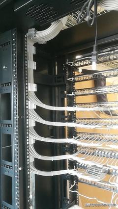 弱電工程機柜施工理線 哪個方案最佳？